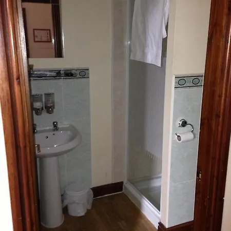 Ambrose Han/Misafirhane